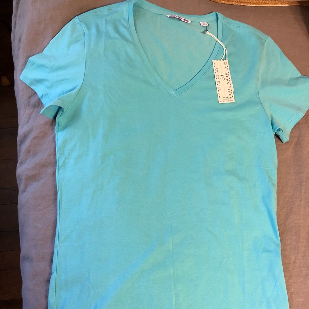 Southern Tide Women's V-Neck Shirt